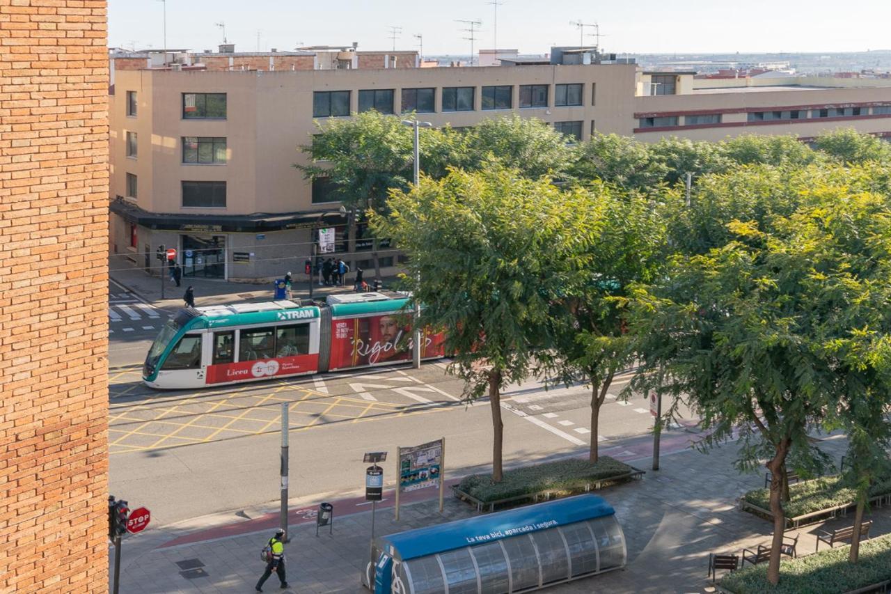 Cadillac Lujo Total Sin Pasar Por Un Hotel Cornellà de Llobregat Eksteriør bilde